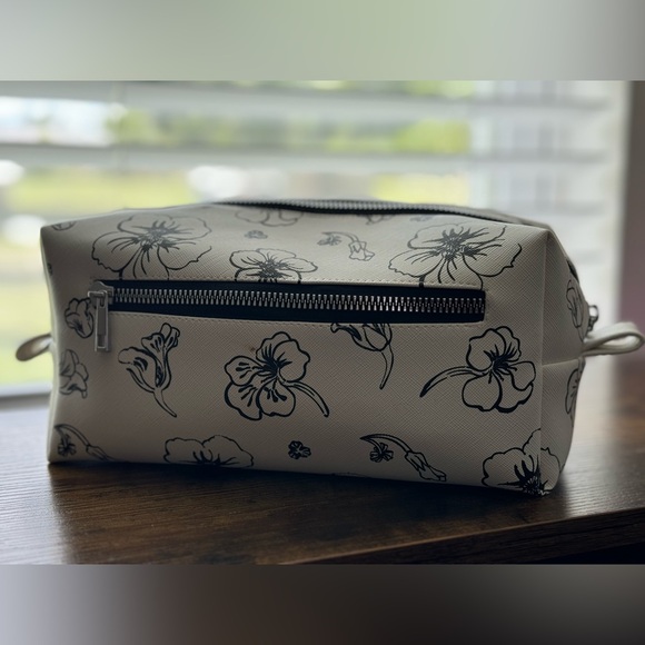 Makeup Case - Picture 4 of 6